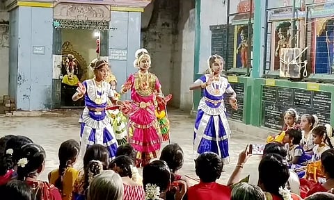 ஆண்டிப்பட்டி மீனாட்சி சுந்தரேசுவரர் கோவிலில் மாணவிகளின் பரதநாட்டிய அரங்கேற்றம்