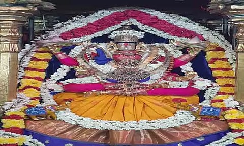 பர்வதவர்த்தினி அம்பாளுக்கு கஜலட்சுமி அலங்காரம்