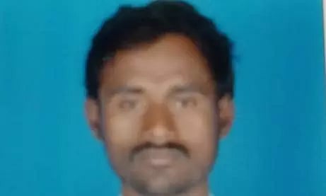 மயூரா ஆற்றில் மின்சாரம் பாய்ச்சி மீன்பிடித்தபோது தொழிலாளி சாவு