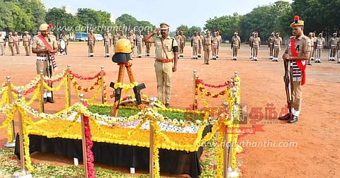 21 துப்பாக்கி குண்டுகள் முழங்க வீர வணக்க நாள் அனுசரிப்பு