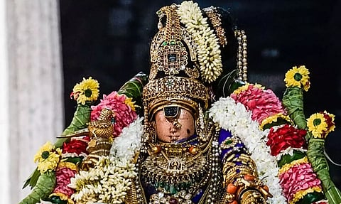 ஸ்ரீரங்கம் ரெங்கநாதர் கோவிலில் தாயார் திருவடி சேவை
