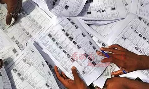 வாக்காளர் பட்டியல் சிறப்பு சுருக்க திருத்த முகாம்கள்