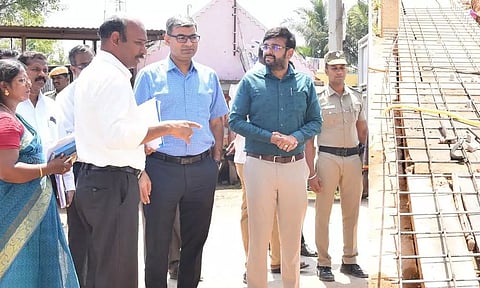 வளர்ச்சி திட்ட பணிகளை கண்காணிப்பு அலுவலர் ஆய்வு