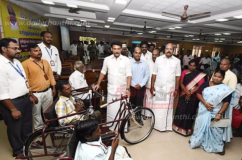 437 மாற்றுத்திறனாளிகளுக்குரூ.49 லட்சத்தில் உதவி உபகரணங்கள்