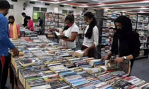 மதுரை தமுக்கம் மைதானத்தில் நடைபெறும் புத்தக திருவிழா இன்றுடன் நிறைவு