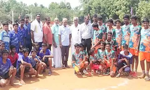 கைப்பந்து போட்டிக்கு கீழச்சிவல்பட்டி மாணவர்கள் தேர்வு