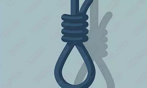 திங்கள்சந்தை அருகே கொத்தனார் தூக்குப்போட்டு தற்கொலை