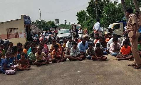 மின்வாரியத்தை கண்டித்து பொதுமக்கள் சாலை மறியல்