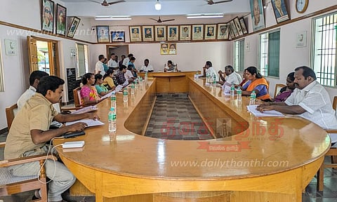ஒரு ஆண்டுக்கு பிறகு நடந்தவேலூர் பேரூராட்சி கூட்டம்