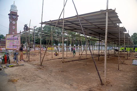 தீபாவளி பண்டிகைக்காக தரைக்கடைகள் அமைக்கும் பணிகள் தீவிரம்