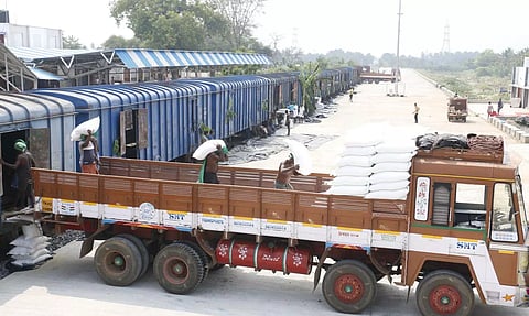 1,326 டன் ரேஷன் அரிசி மூட்டைகள் வாணிப கிடங்குகளுக்கு அனுப்பி வைப்பு