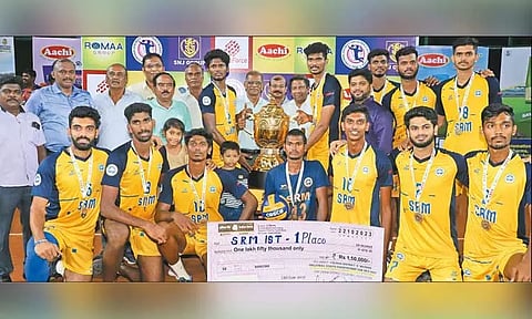 'ஏ' டிவிசன் லீக் கைப்பந்து: எஸ்.ஆர்.எம். முதலிடம்