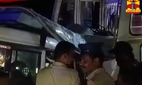 செங்கம் அருகே அரசுப் பஸ்சும் காரும் நேருக்கு நேர் மோதி பயங்கர விபத்து - 5 பேர் உயிரிழப்பு