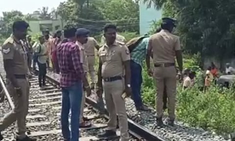மின்சார ரயில் மோதி 3 மாற்றுத்திறனாளி சிறுவர்கள் உயிரிழப்பு