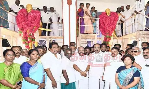 திருப்பத்தூரில் மாமன்னர்கள் மருதுபாண்டியர் குருபூஜை அமைச்சர்கள்-தலைவர்கள் மரியாதை