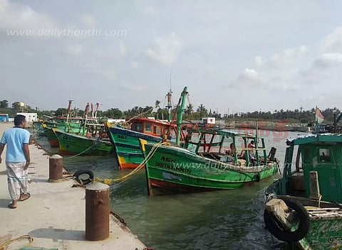 10 ஆயிரம் மீனவர்கள் கடலுக்கு மீன்பிடிக்க செல்லவில்லை