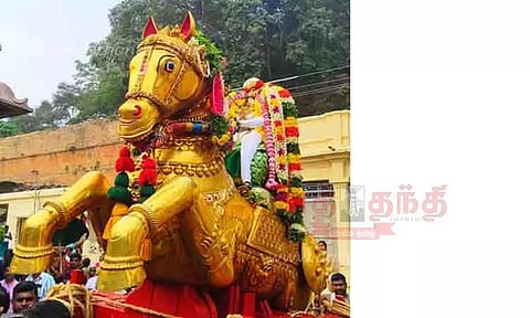 கள்ளழகர் கோவிலில் விஜயதசமி விழா- தங்கக்குதிரை வாகனத்தில் எழுந்தருளல்