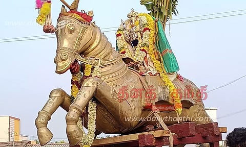 சென்னிமலை முருகன் கோவிலில் அம்பு சேர்வை நிகழ்ச்சி