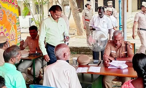 காவல்துறை சார்பில் பொதுமக்கள் குறைதீர்வு முகாம்; போலீஸ் சூப்பிரண்டு மோகன்ராஜ் தலைமையில் நடந்தது