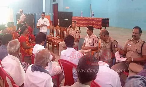 கிராம மக்களிடம் போலீஸ் சூப்பிரண்டு பேச்சுவார்த்தை