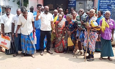 செங்கல்மேட்டில் ரேஷன் கடையை பொதுமக்கள் முற்றுகை