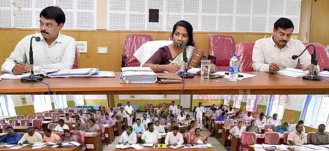 கிருஷ்ணகிரியில் திட்டப்பணிகள் குறித்த ஆய்வு கூட்டம் கலெக்டர் தலைமையில் நடந்தது