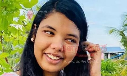 மாடியில் இருந்து தவறி விழுந்து பட்டதாரி இளம்பெண் பலி