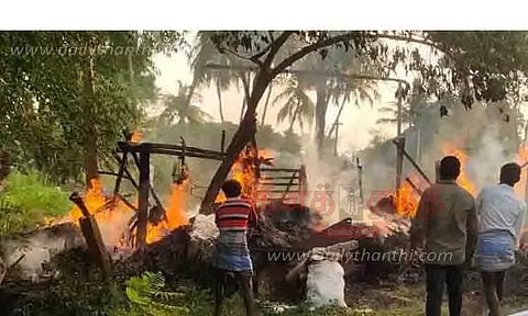 மின் மோட்டார் கொட்டகை தீப்பிடித்து எரிந்து நாசம்