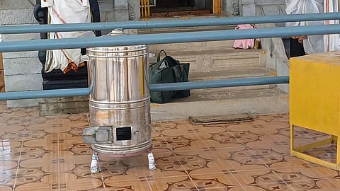 கோவில் பூட்டை உடைத்து நகை-பணம் திருட்டு