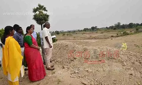 வளர்ச்சி திட்ட பணிகளை மாவட்ட கண்காணிப்பு அலுவலர் ஆய்வு