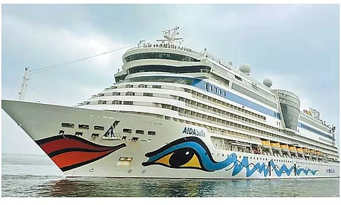 சலாலா துறைமுகத்துக்கு 2,610 சுற்றுலா பயணிகளுடன் சொகுசு கப்பல் வருகை