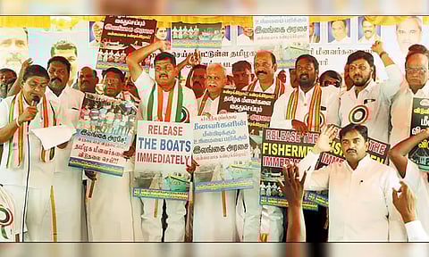 இலங்கை அரசால் மீனவர்கள் கைது; ராகுல் காந்தி பிரதமராகும்போது நிச்சயம் தீர்வு - புதுச்சேரி முன்னாள் முதல்-அமைச்சர் நாராயணசாமி பேச்சு