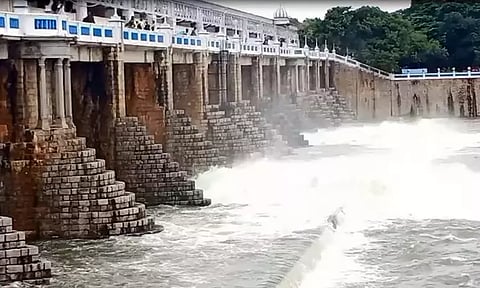 கண்டலேறு அணையில் இருந்து பூண்டி ஏரிக்கு நீர்வரத்து குறைந்தது