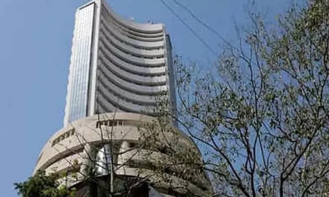 பங்குச்சந்தைகள் கடும் சரிவு: 15 நிமிடங்களில் ரூ.3.5 லட்சம் கோடி இழப்பு.. முதலீட்டாளர்கள் அதிர்ச்சி