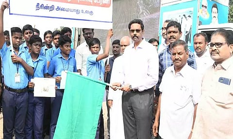 தூத்துக்குடியில்மழைநீர் சேகரிப்பு விழிப்புணர்வு ஊர்வலம்:கல்லூரி மாணவ, மாணவிகள் பங்கேற்பு