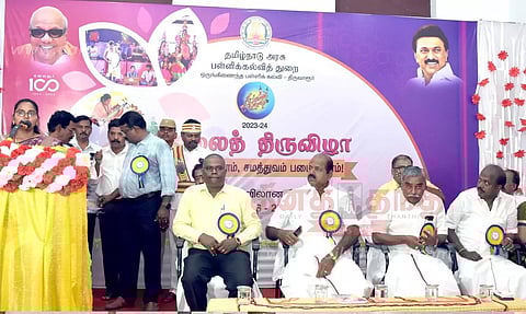 கலை போட்டிகளால் மாணவர்களின் தனித்திறன் மேம்படும்- கலெக்டர் சாருஸ்ரீ