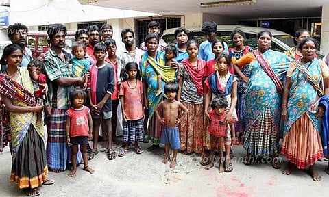 இலவச மனைப்பட்டா கேட்டு கலெக்டர் அலுவலகம் முற்றுகை