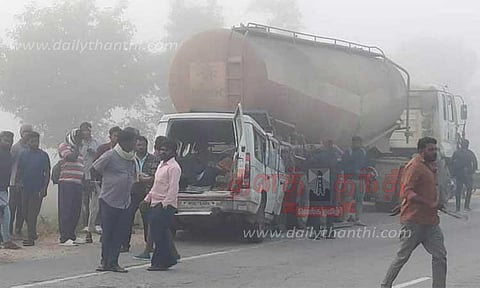 கர்நாடகத்தில் கோர விபத்து: பெண்கள் உள்பட 13 பேர் பலி