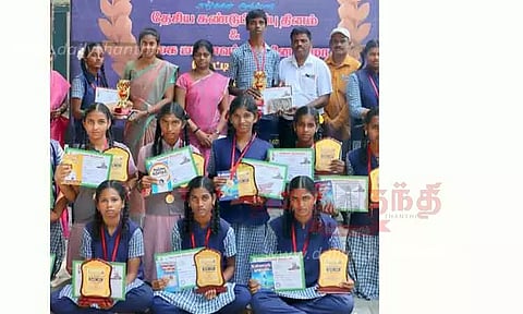 கட்டுரை போட்டிகளில் வெற்றி பெற்றவர்களுக்கு பரிசுகள்