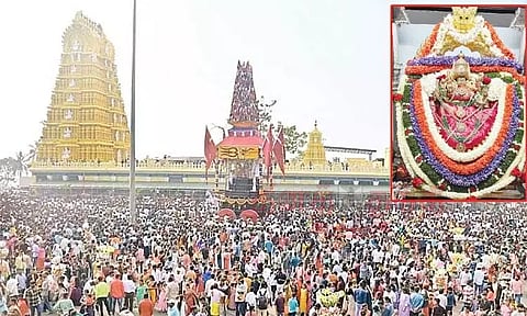 மைசூரு சாமுண்டீஸ்வரி அம்மன் கோவிலில் தேரோட்டம்