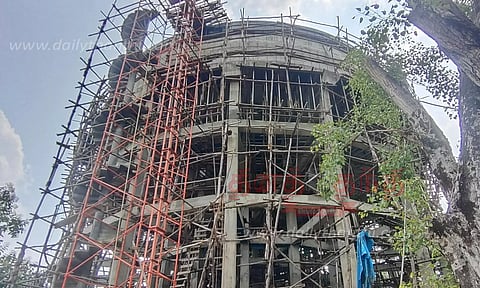 புதிய மேல்நிலை நீர்த்தேக்க தொட்டி கட்டும் பணி மும்முரம்