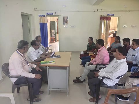 நிலுவையில் உள்ள மனுக்கள் குறித்து ஆய்வு கூட்டம்