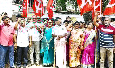 நகைக்கடையில் பொதுமக்கள் இழந்த பணத்தை மீட்டு தரக்கோரி மார்க்சிஸ்ட் கம்யூனிஸ்டு கட்சியினர் ஆர்ப்பாட்டம்