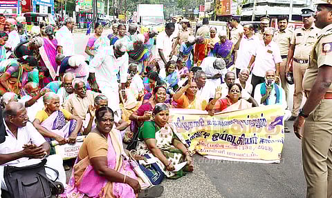 அங்கன்வாடி ஓய்வூதியர் சங்கத்தினர் மறியல்; 110 பேர் கைது