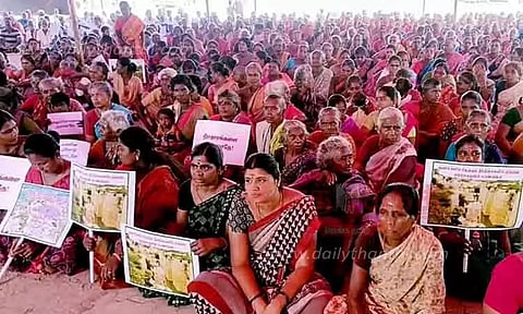 மேலூர் அருகே கிரானைட் குவாரிகள் அமைக்க எதிர்ப்பு; பெண்கள் தொடர் போராட்டம்
