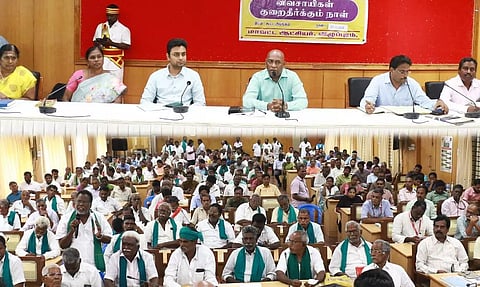 காட்டுப்பன்றிகளை சுட்டுப்பிடிக்க அரசு அனுமதியளிக்க வேண்டும் :குறைகேட்பு கூட்டத்தில் விவசாயிகள் வலியுறுத்தல்