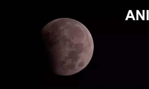 இந்தாண்டின் கடைசி சந்திர கிரகணத்தை பார்க்க மிஸ் பண்ணிட்டீங்களா? உங்களுக்காக இதோ... வீடியோ உள்ளே..!