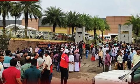 கேரள குண்டு வெடிப்பு : கேமராவில் பதிவான நீல நிற கார்... புதிய தகவலை வெளியிட்ட போலீசார்..!