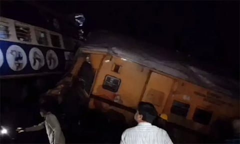 ஆந்திராவில் ரயில்கள் மோதி விபத்து:6 பேர் பலி.. பலர் காயம் என தகவல்