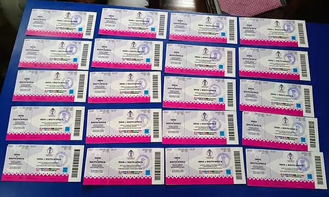 இந்தியா-தென்ஆப்பிரிக்கா கிரிக்கெட்; டிக்கெட்டுகளை கூடுதல் விலைக்கு விற்ற நபர்